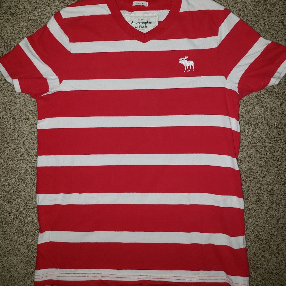 Abercrombie & Fitch ¬ red striped shirt
